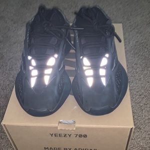 Yeezy 700v3 Alvah